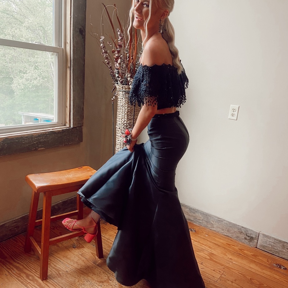 PROMMMMM 🖤